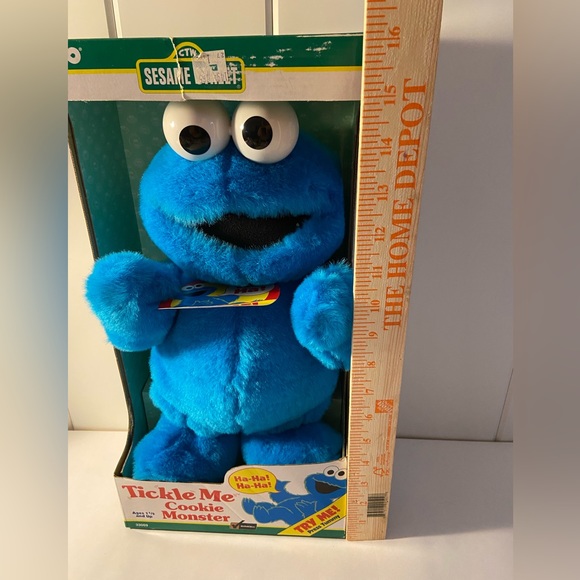 90s Tickle Me TALKING Cookie Monster
Tyco Sesame Street 1997 plush AS IS case - Picture 5 of 15